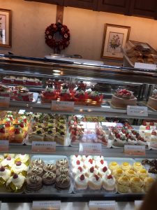 地元で人気の洋菓子店 モンテローザ 大井町店でケーキを食す